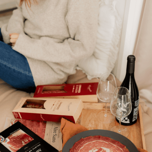 cesta jamón y vino